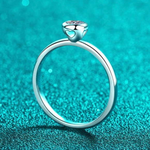 925 Sterling Silver Moissanite Geometric Dainty Band Ring - Picture 8 of 9